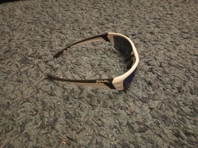 Se venden gafas de sol spiuk