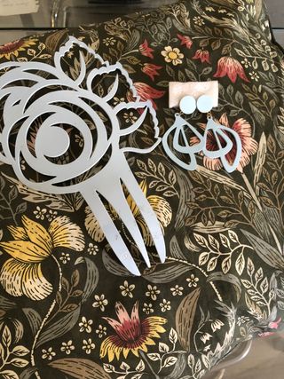 Conjunto peina y pendientes celestes 