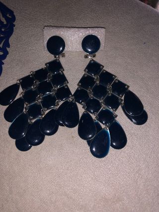 Peina y pendientes morados , muy originales 