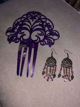 Peina y pendientes morados muy bonitos 