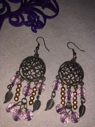 Peina y pendientes morados muy bonitos 