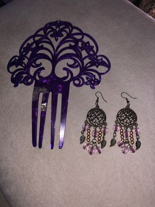 Peina y pendientes morados muy bonitos 