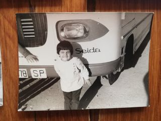 * Lote fotografías antiguas con autobús Avia Seida