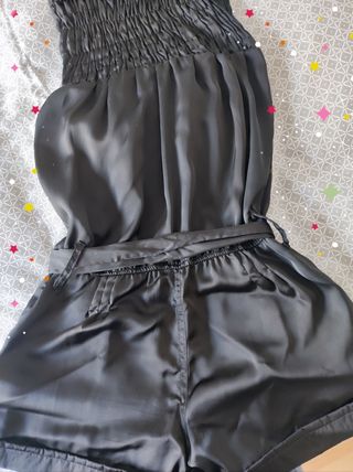 🖤Precioso mono corto raso negro