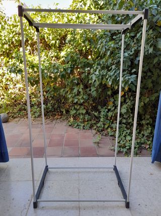 estructura metalica y base de plastico