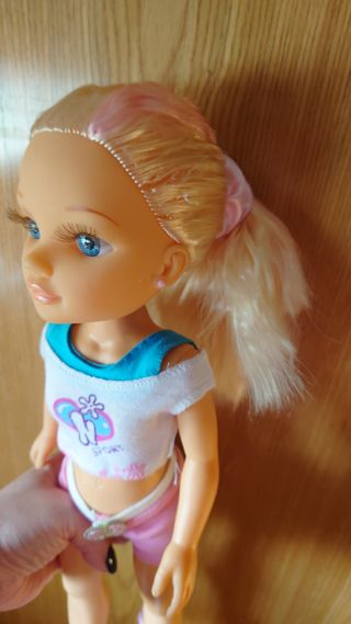 Nancy Sports con lote de ropa