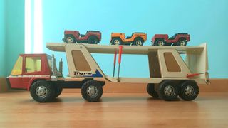 Camión portacoches de juguete Tigre 2000 de Gozan