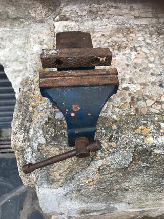 Tornillo banco antiguo