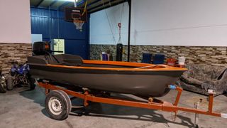 Barca recien reforzada y pintada