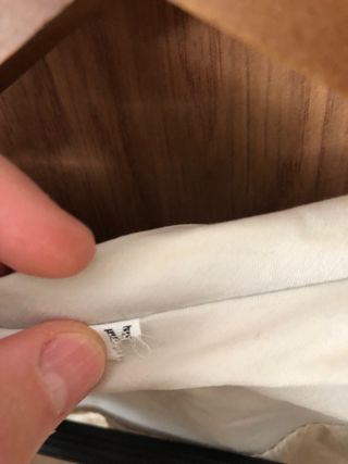 Chaqueta beige con flores negras