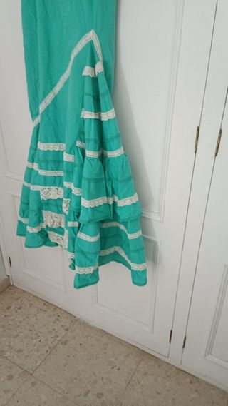 Traje de flamenca verde agua y beige. Talla 36-38