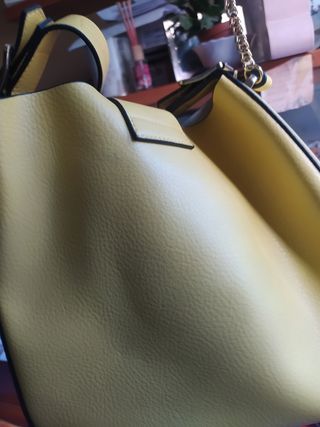 Bolso amarillo Zara