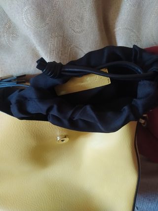 Bolso amarillo Zara