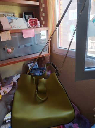 Bolso amarillo Zara
