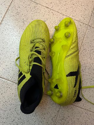 Botas de futbol con tacos mixtos intercambiables