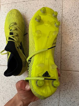 Botas de futbol con tacos mixtos intercambiables