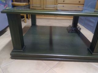 Mesa antigua de madera lacada en verde