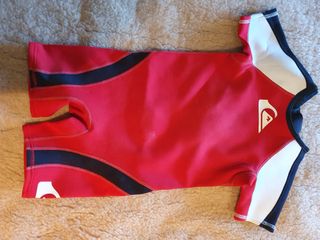 TRAJE NEOPRENO CORTO SURF QUIKSILVER.TALLA 4 NIÑO