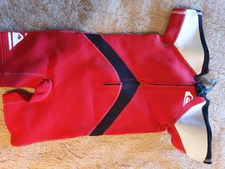 TRAJE NEOPRENO CORTO SURF QUIKSILVER.TALLA 4 NIÑO