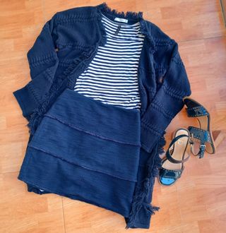 Falda corta azul marino de Mango Suit. Talla S