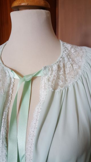 Vestaglia lunga vintage in maglina e merletto