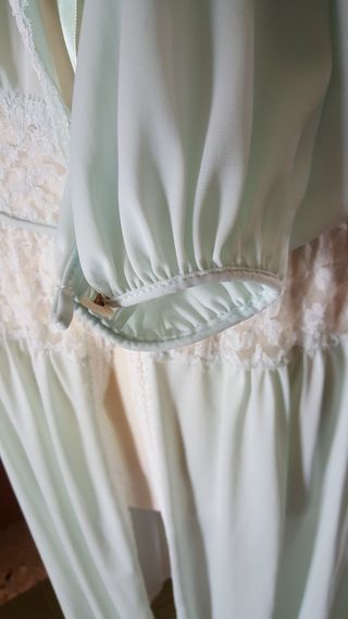 Vestaglia lunga vintage in maglina e merletto