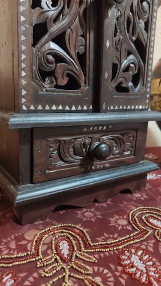 ANTIGUO ARMARIO JOYERO DE LA INDIA CON NÁCAR