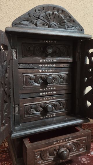 ANTIGUO ARMARIO JOYERO DE LA INDIA CON NÁCAR