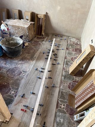 Reforma de cuarto de baño y suelo.