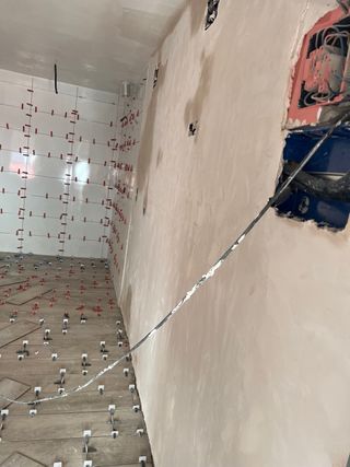 Reforma de cuarto de baño y suelo.