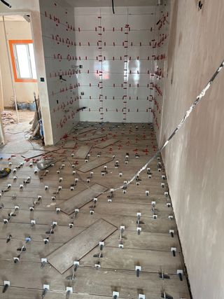 Reforma de cuarto de baño y suelo.