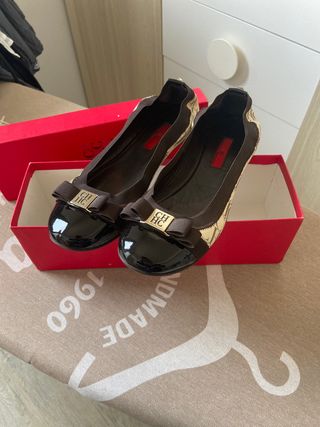 Carolina Herrera con caja 