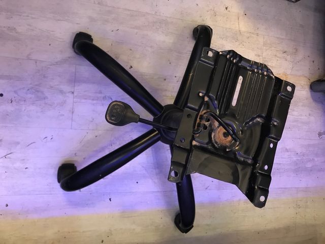 Sedia da ufficio, ruote idrauliche che salgono e scendono