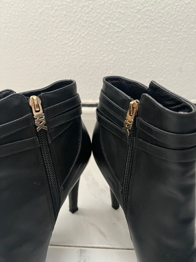 Botines negros de tacón