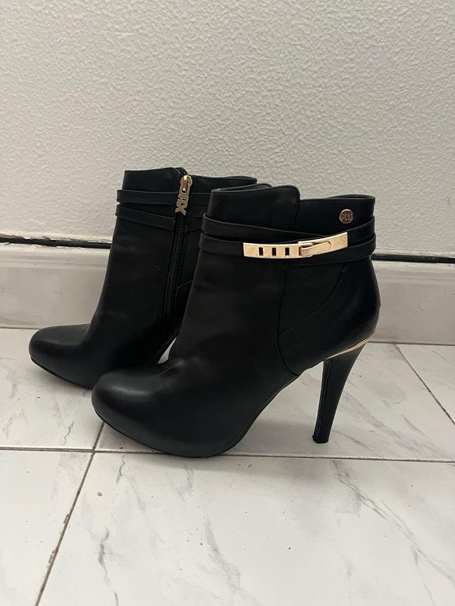 Botines negros de tacón