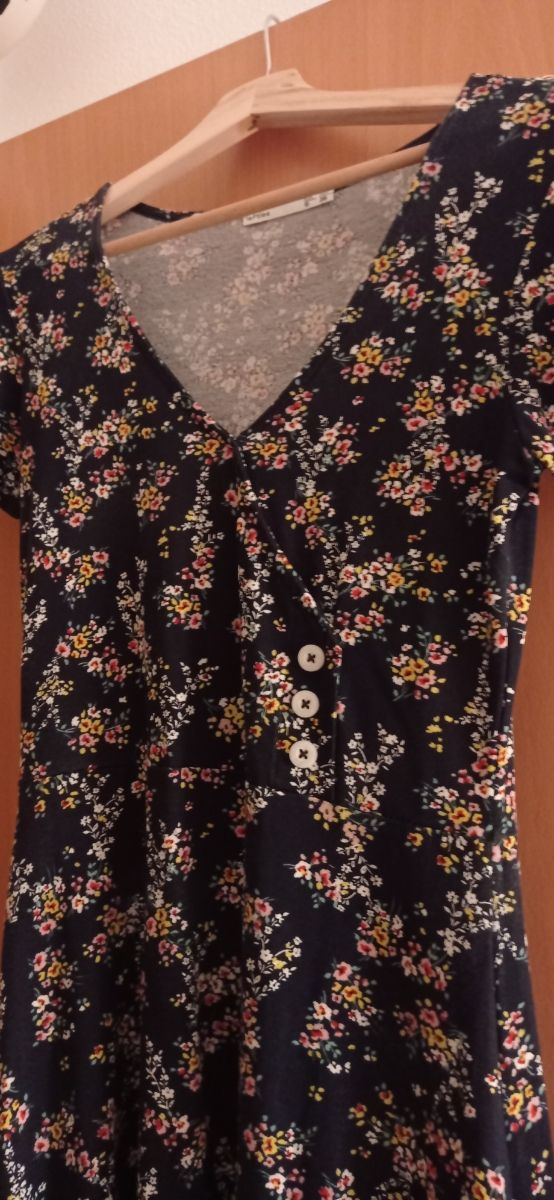 vestido manga corta Lefties