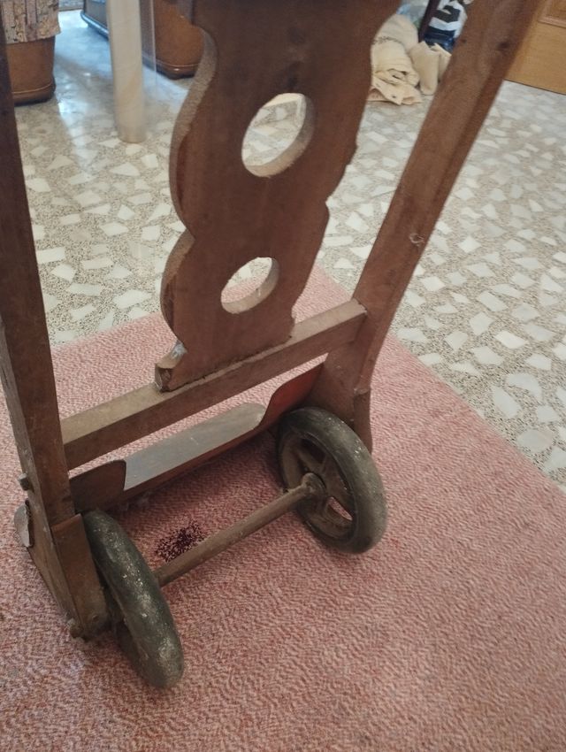 Carretilla antigua para sacos