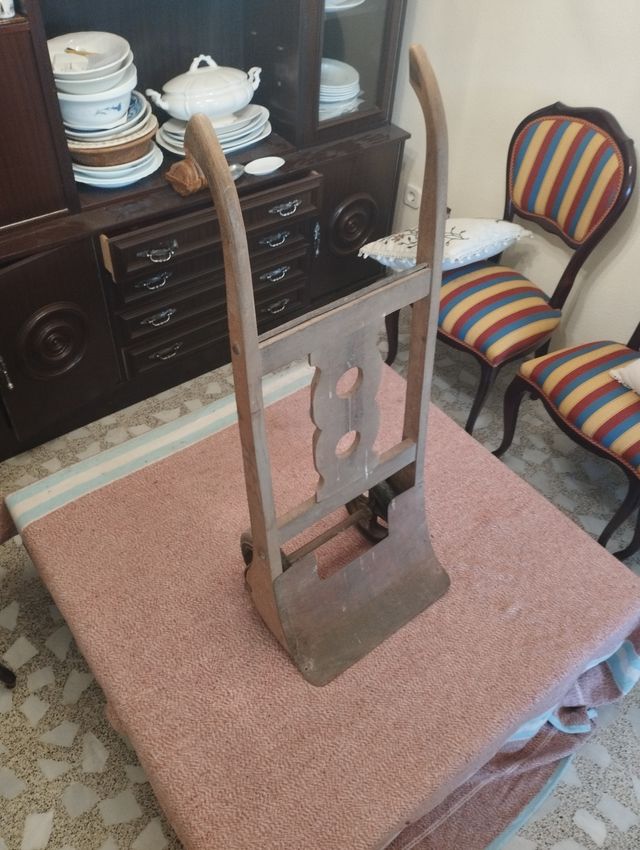 Carretilla antigua para sacos