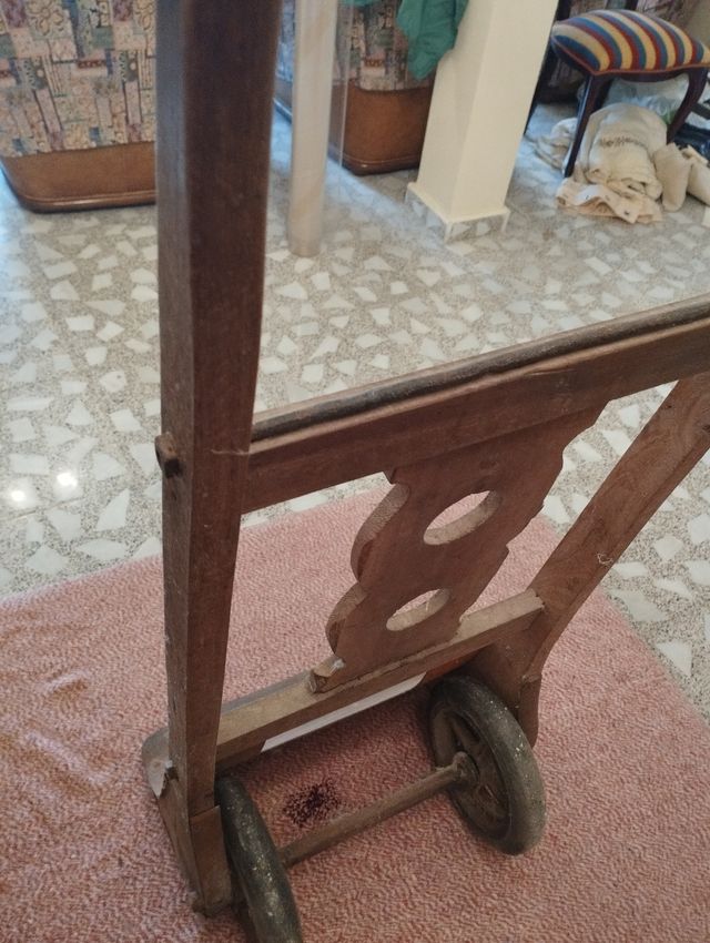 Carretilla antigua para sacos