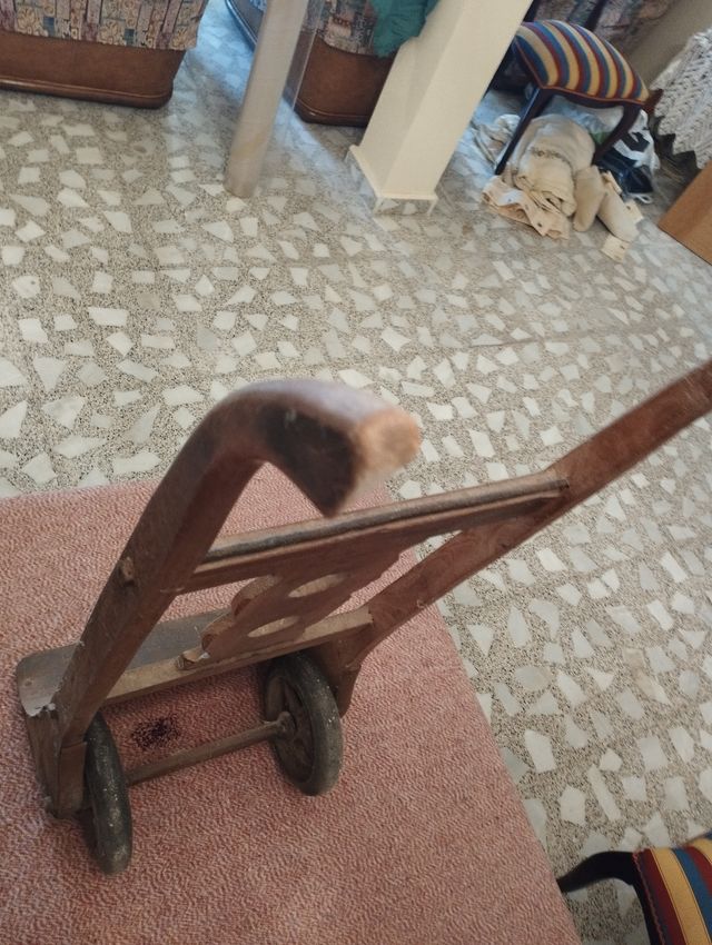 Carretilla antigua para sacos