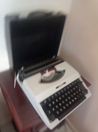 maquina de escribir antigua portatil