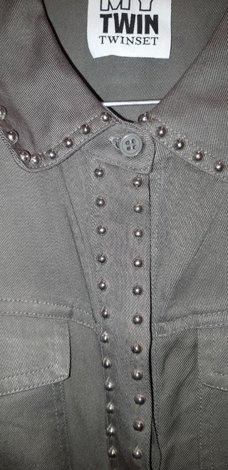 Camisa Twin Set caqui de tachuelas