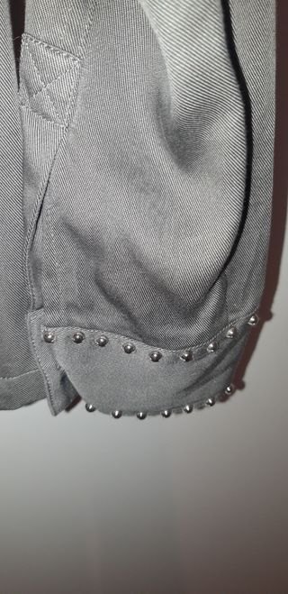 Camisa Twin Set caqui de tachuelas