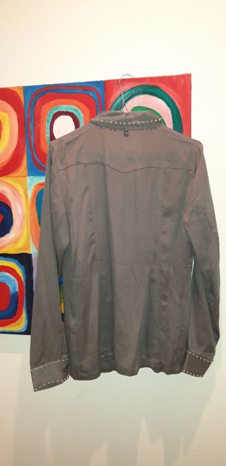 Camisa Twin Set caqui de tachuelas