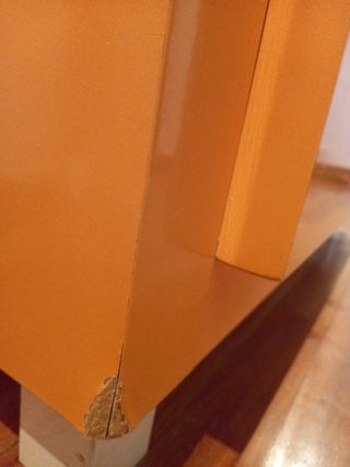 Comoda. Armario bajo. Naranja
