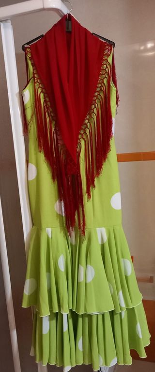 Traje de flamenca verde, lunar blanco de crespón