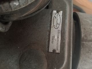 teléfono muy antiguo