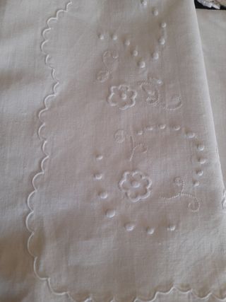 Sábana y funda de almohada.
