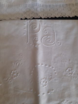 Sábana y funda de almohada.