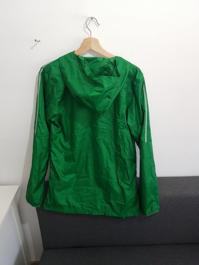 cortavientos nike verde